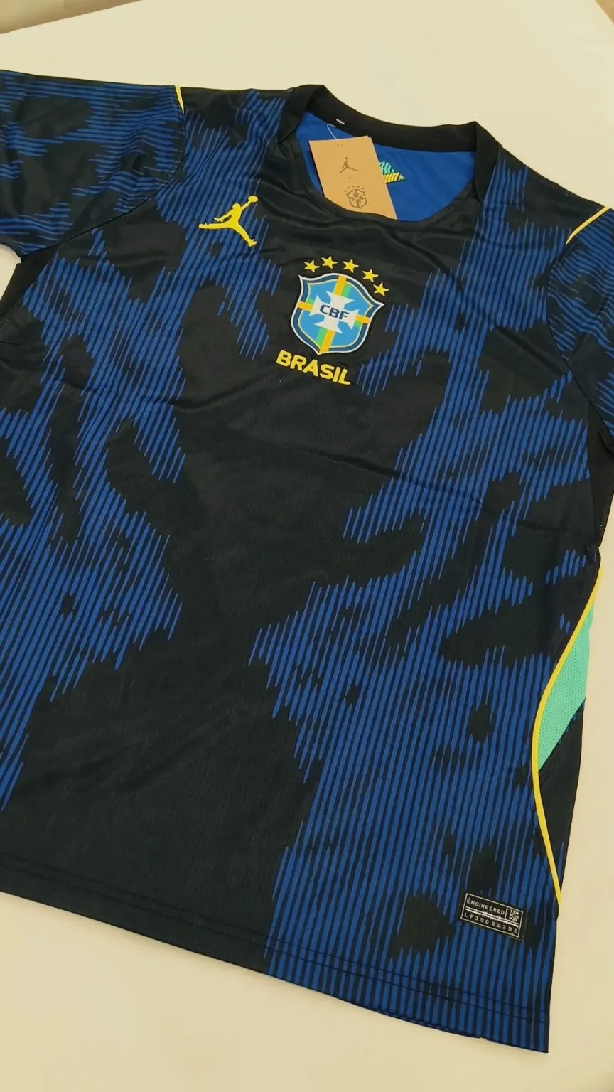Detalhe real de camisola do Brasil